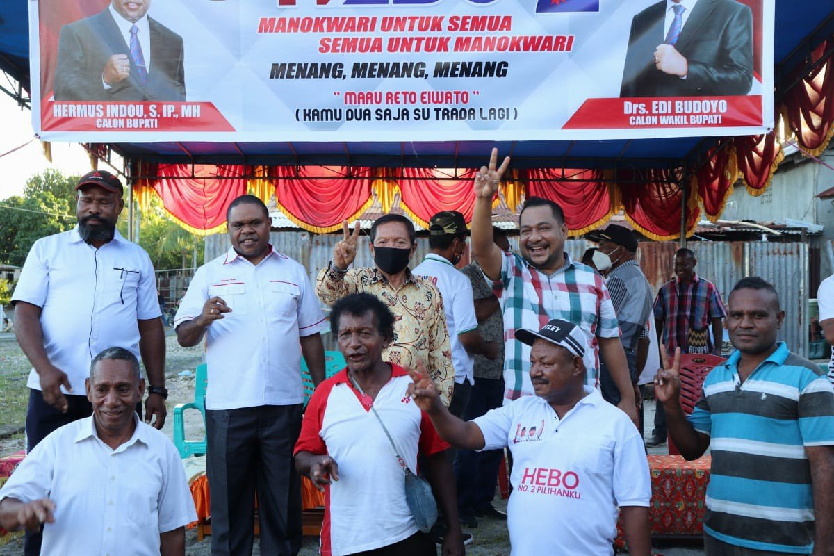 Kandidat Bupati Manokwari Hermus Indou saat bertatap muka dengan pendukungnya di Kampung Arowi II, Distrik Manokwari Timur