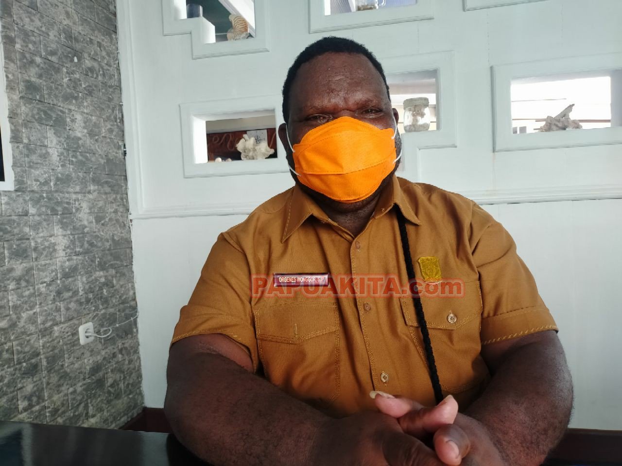 Ketua DPR Papua Barat Origenes Wonggor