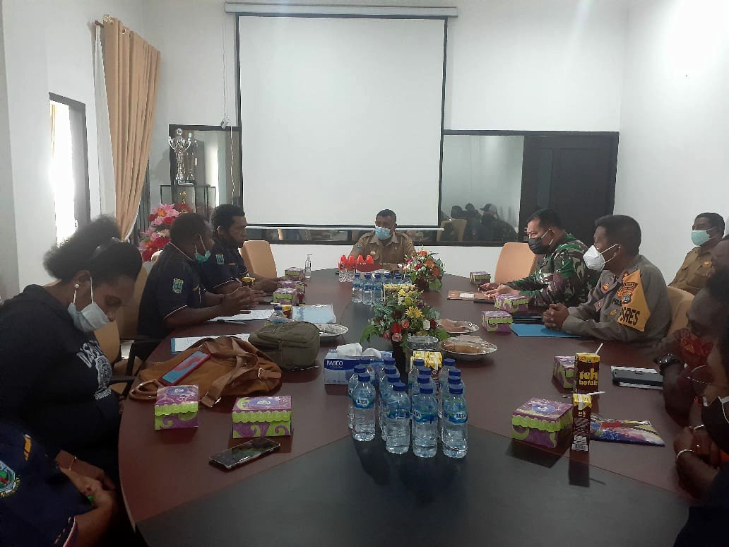 Pertemuan Penjabat Bupati Manokwari, Dandim 1801 Manokwari dan Kapolres Manokwari bersama perwakilan Pencaker