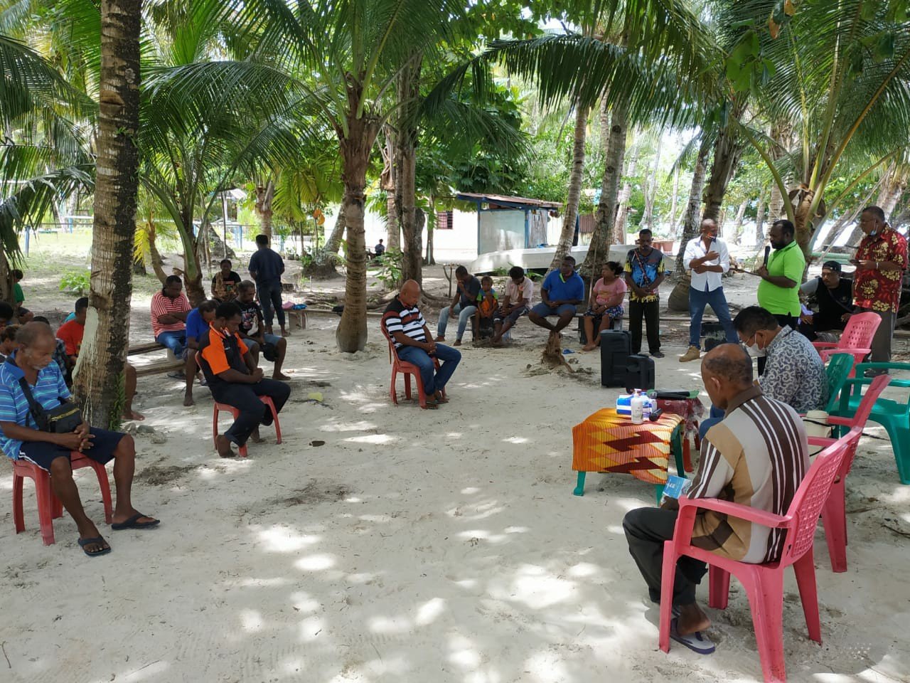Pertemuan warga Pulau Lemon dengan Kandidat Wakil Bupati Manokwari Edi Budoyo