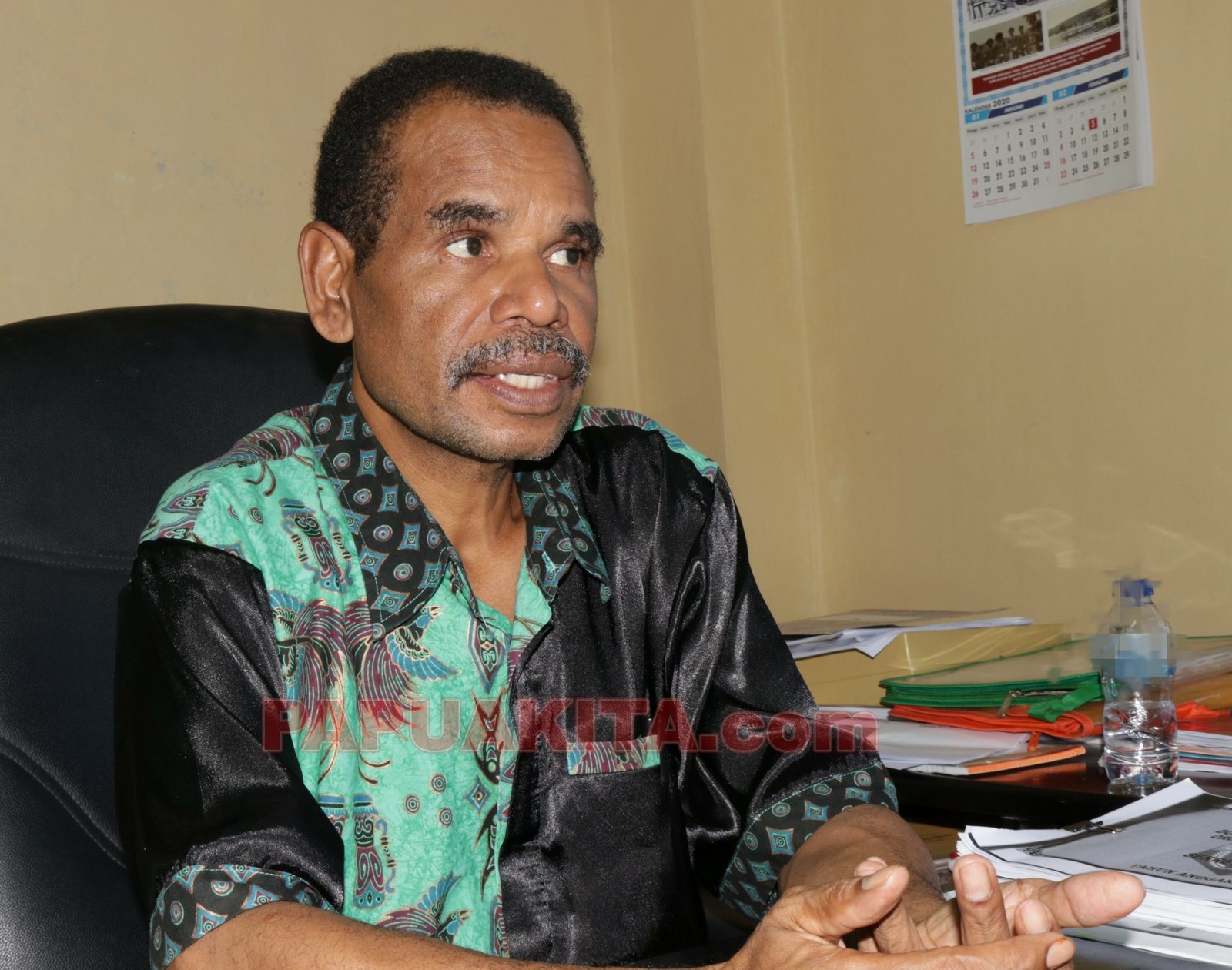 Wakil Ketua DPRD Kabupaten Manokwari, Bons Rumbruren