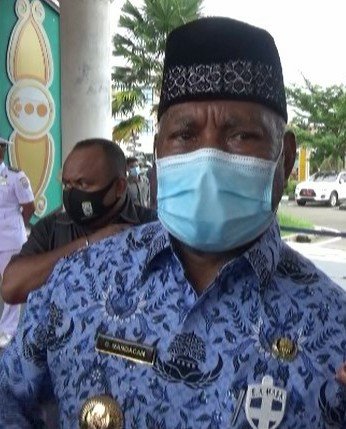 Gubernur Papua Barat Dominggus Mandacan
