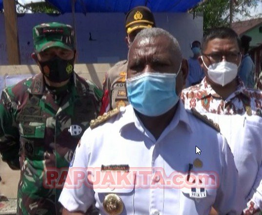 Gubernur Papua Barat Dominggus Mandacan