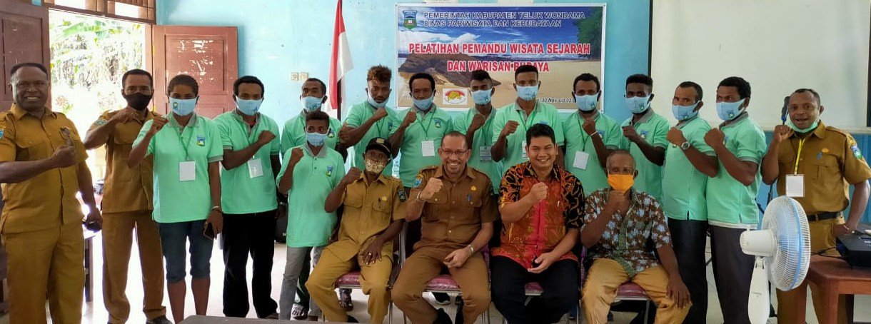 Pengurus DPD HPI Papua bersama DPC HPI Teluk Wondama dalam suatu kesempatan pelatihan