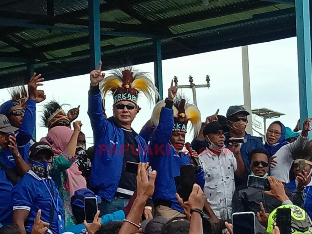 Bupati dan Wakil Bupati terpilih Kabupaten Kaimana pasangan Fredy Thie dan Hasbullah Furuada saat berkampanye pada masa pilkada lalu