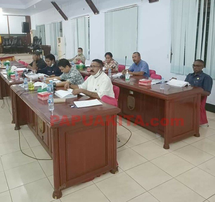 DPRD Kabupaten Kaimana saat menggelar rapat paripurna pembahasan KUA-PPAS RAPBD Tahun Anggaran 2021