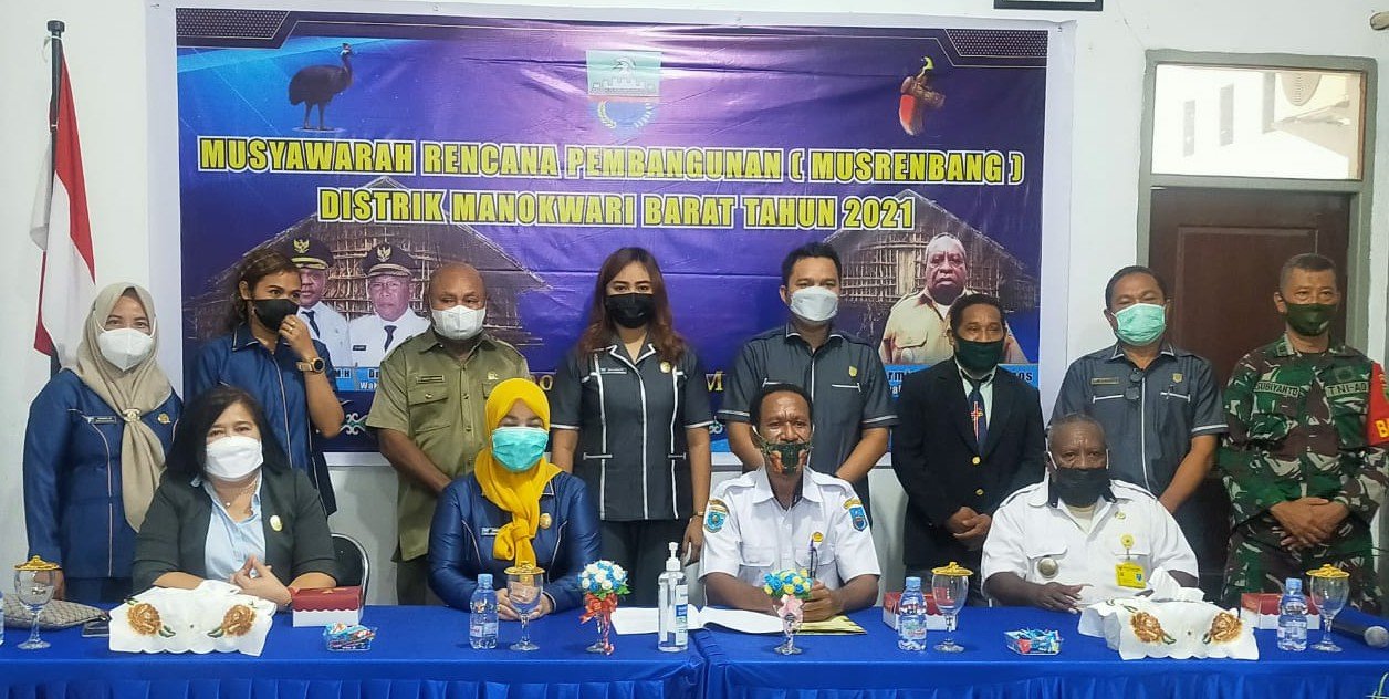 Anggota DPRD Kabupaten Manokwari saat mengikuti acara Musrenbang Tingkat Distrik Manokwari Barat Anggota DPRD Kabupaten Manokwari saat mengikuti acara Musrenbang Tingkat Distrik Manokwari Barat