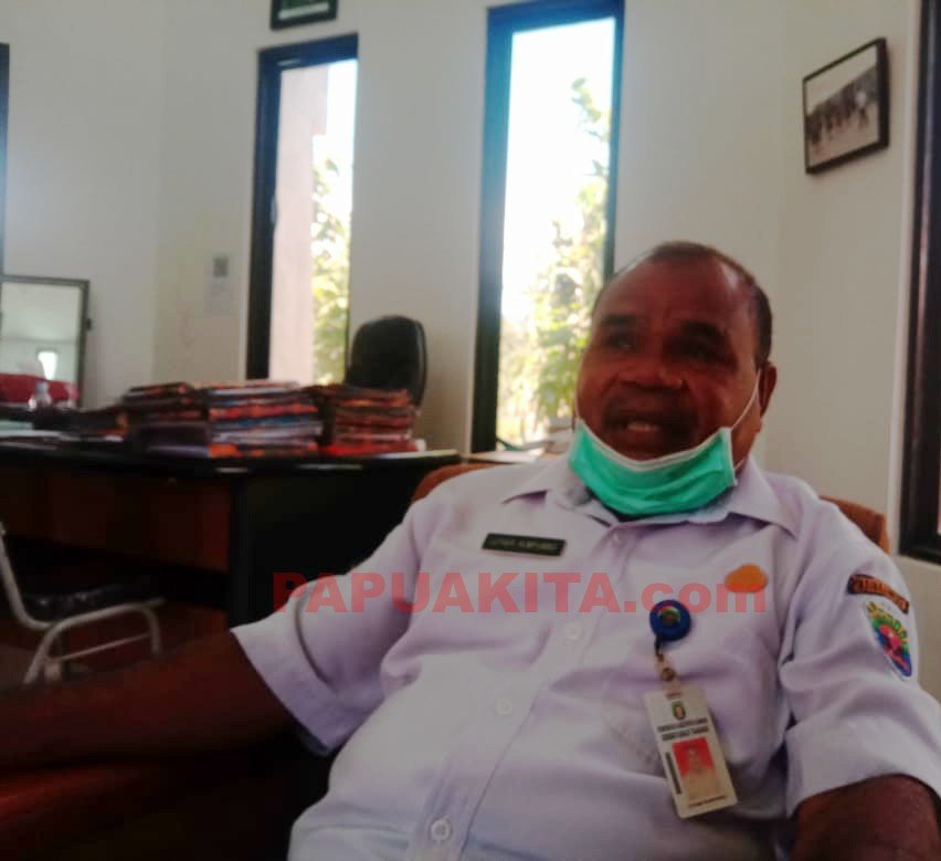 Pelaksana tugas Sekretaris Daerah Kabupaten Kaimana Luther Rumpumbo