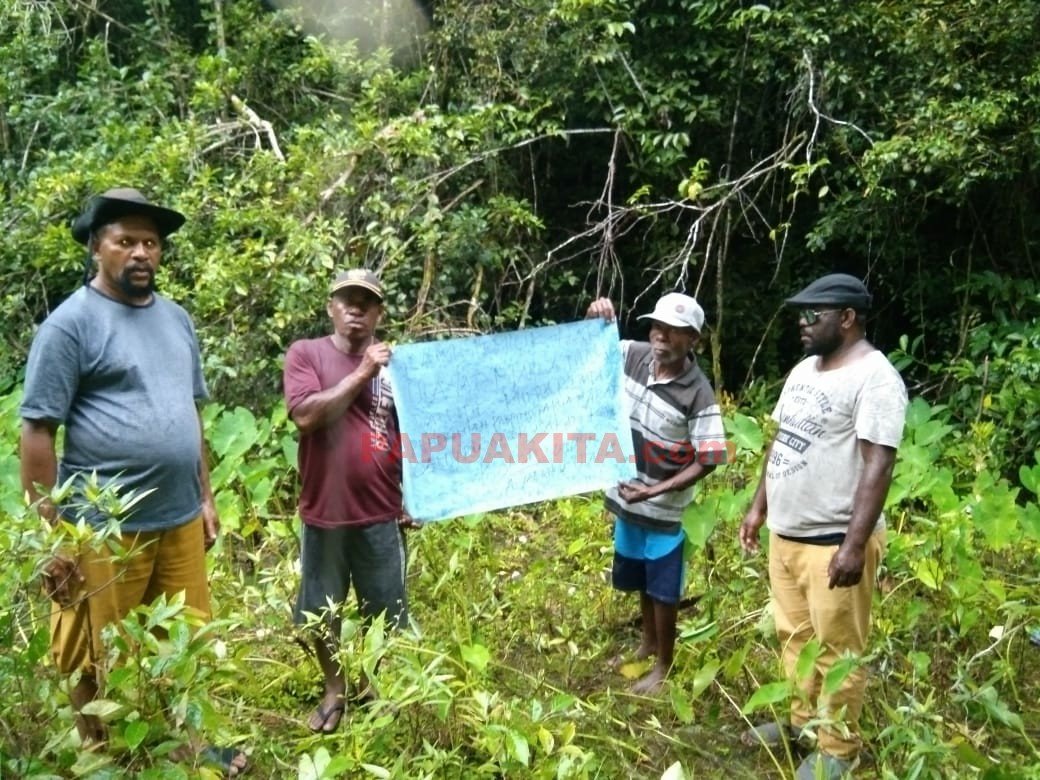 Warga Kampung Kfaa menuntut ganti rugi atas kerusakan kali Bomasu, di Distrik Ayamaru Utara