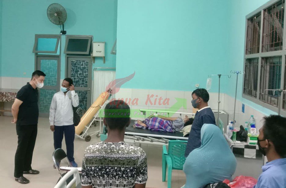 Bupati Kaimana Fredy Thie saat melakukan sidak ke RSUD. Bupati berkomitmen membenahi pelayanan di RSUD tersebut