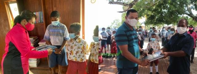 Kapolda PB, Irjenpol, Dr. Tornagogo Sihombing dan Ketua Pengurus Daerah Bhayangkari Polda Papua Barat menyerahkan bingkisan.