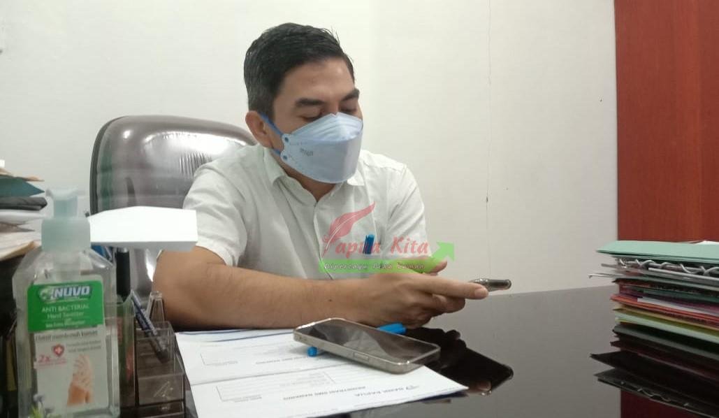 Pelaksana Tugas Kepala Dinas PUPR Kabupaten Kaimana, Victor Clau
