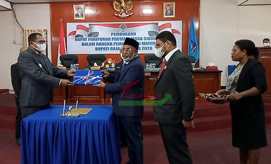 Rapat Paripurna DPRD Kabupaten Raja Ampat dengan agenda pembahasan LKPj Tahun Anggaran 2020