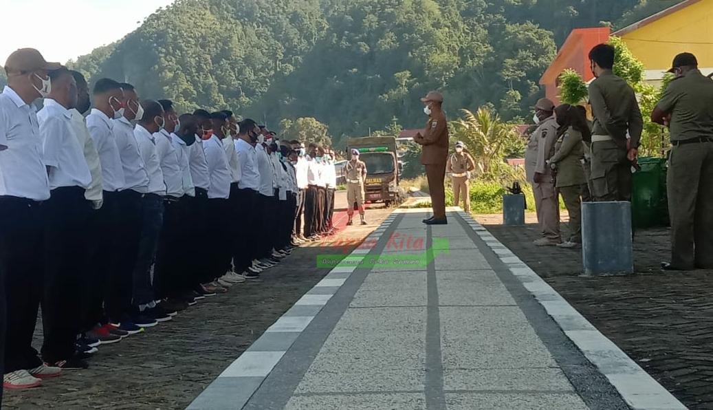 Wakil Bupati Kaimana Hasbulla Furuada saat memberikan arahan kepada ratusan personel Satpol PP Linmas, dan Damkar pada kegiatan Diklatsar