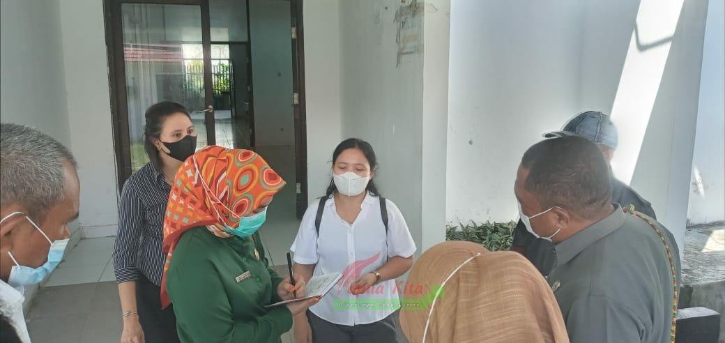Ketua Pansus Covid-19 DPRD Kabupaten Manokwari, Suriyati Faisal saat melakukan kunjungan kerja ke RSU Manokwari