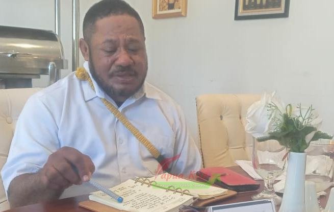 Ketua Pansus DPRPB Yan Anton Yoteni menjelaskan soal jadwal presentasi pokir RPP UU Otsus