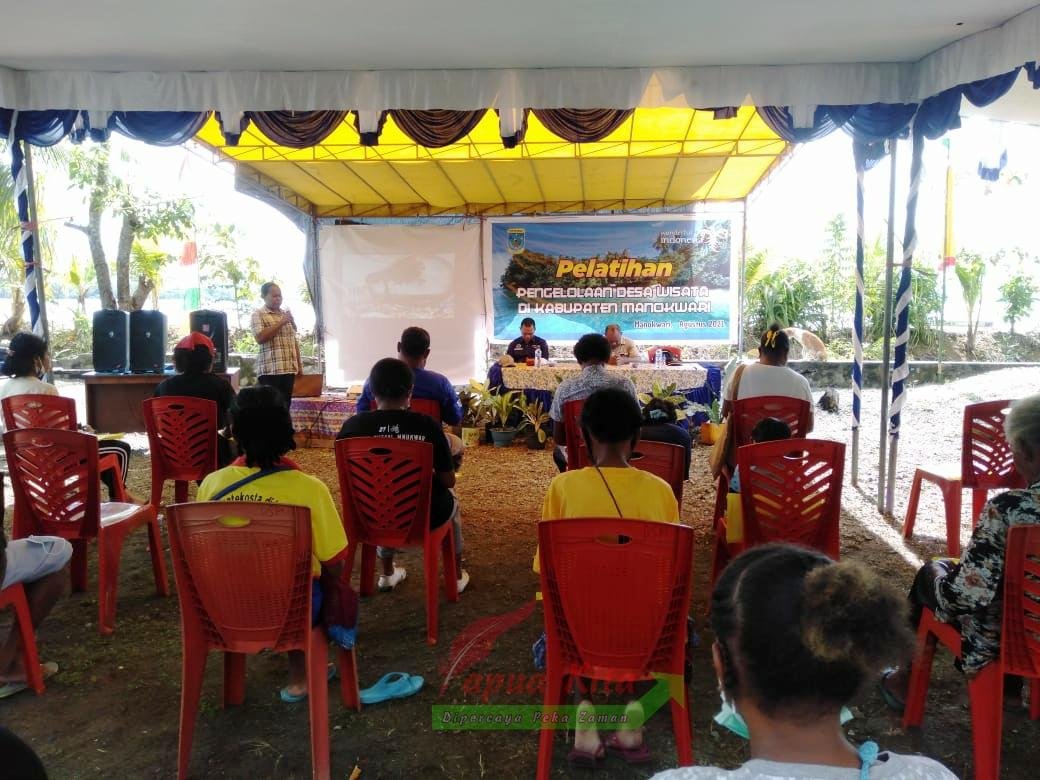 Pelatihan Pengelolaan Desa Wisata Kampung Sowi Empat