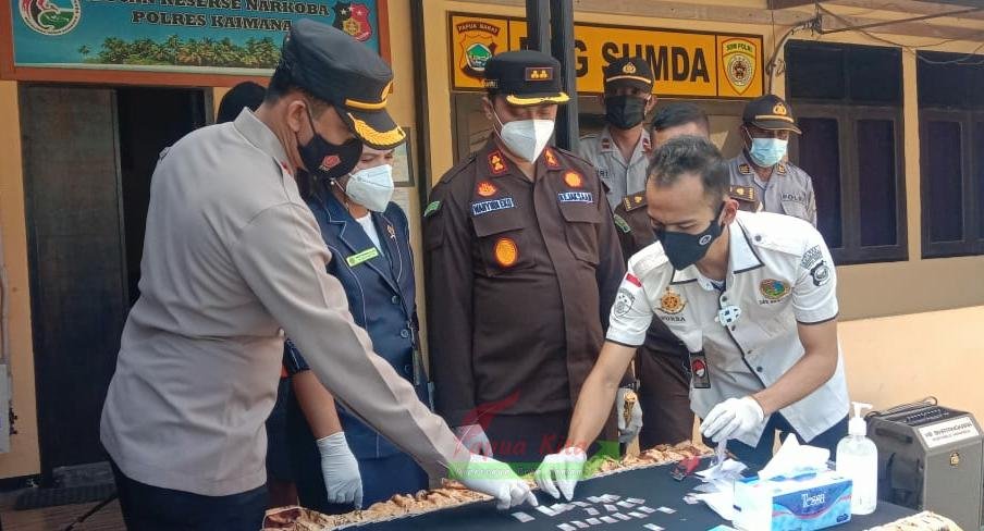 Pemusnahan Barang Bukti hasil kejahatan narkotika berupa sabu oleh Satresnarkoba Polres Kaimana