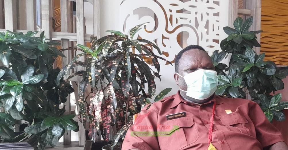 Ketua DPR Papua Barat Origenes Wonggor