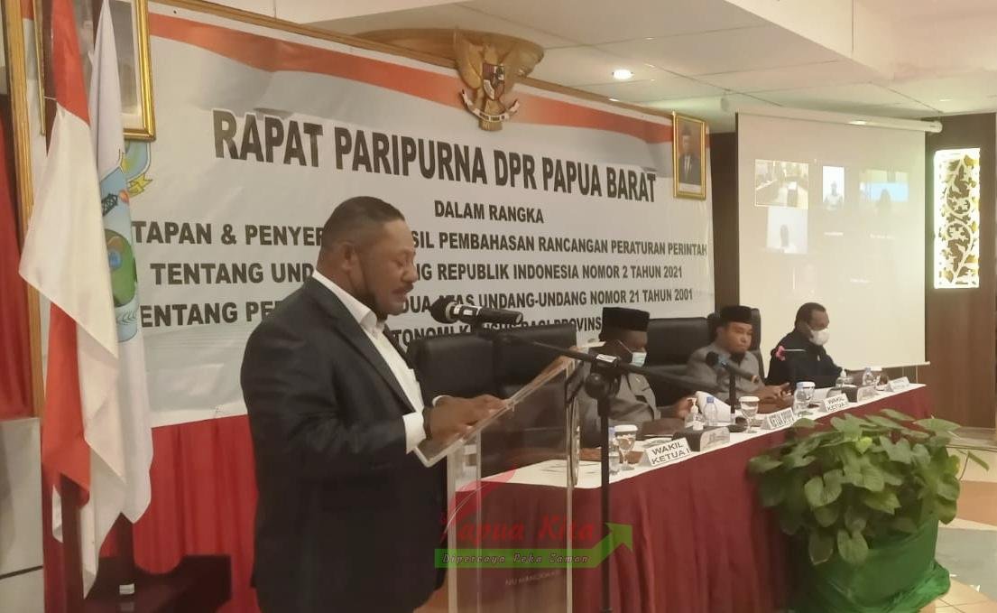 Ketua Pansus RUU Otsus DPR Papua Barat Yan Anton Yoteni.