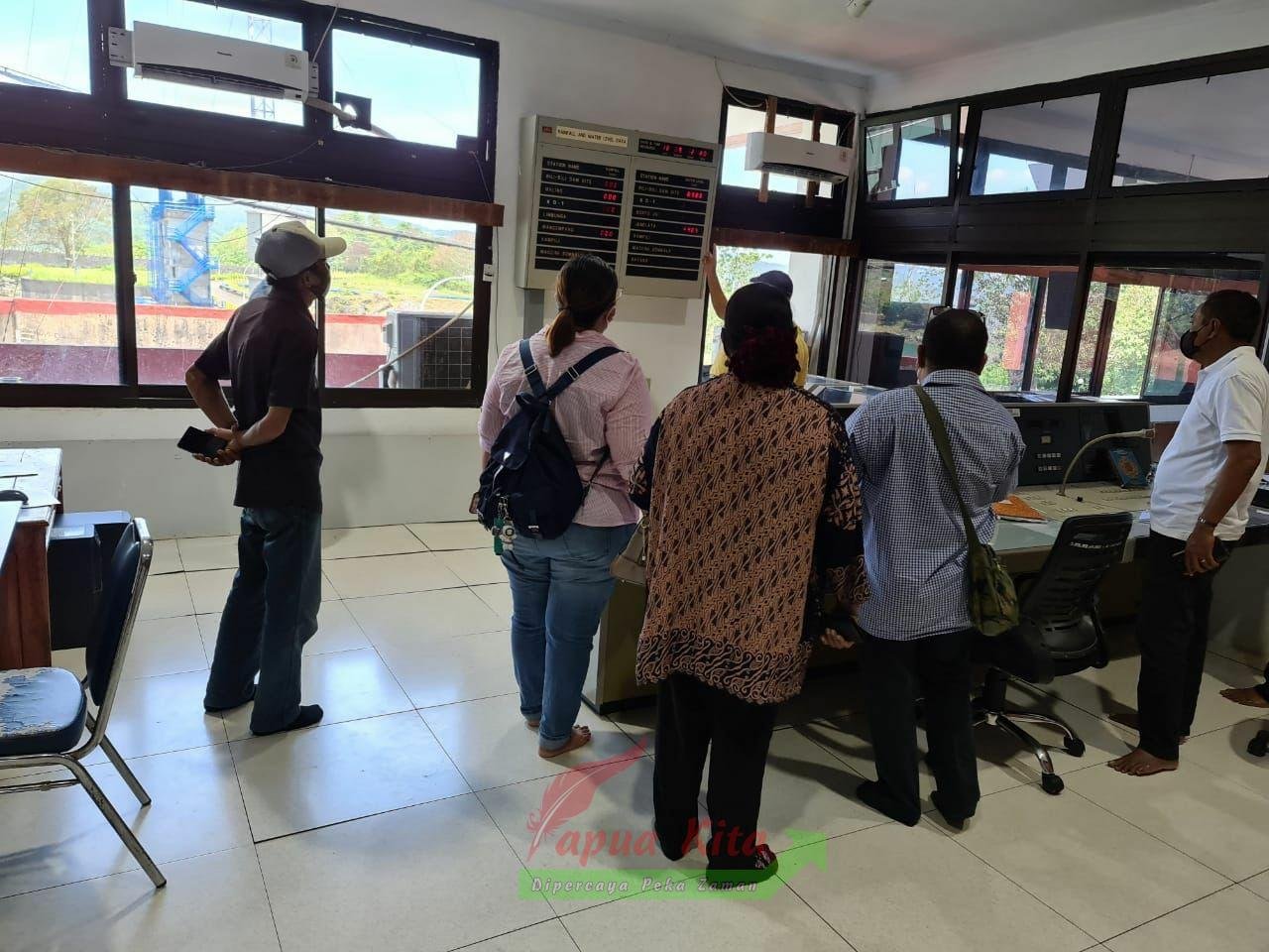Rombongan Komisi IV DPR Papua Barat saat menerima penjelasan terkait sistem pengelolaan Bendungan Bili-bili, Gowa, Sulawesi Selatan
