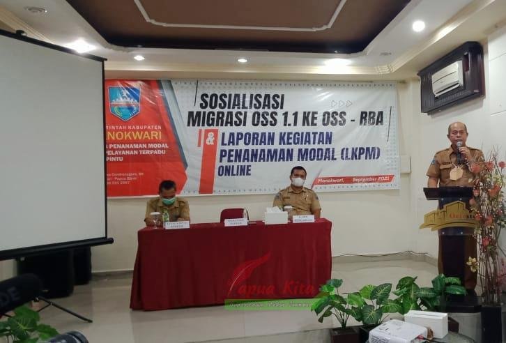 Sekretaris Kabupaten Manokwari drg. Hendri Sembiring saat membuka sosialiasi OSS-RBA dan LKPM Online bagi pelaku usaha