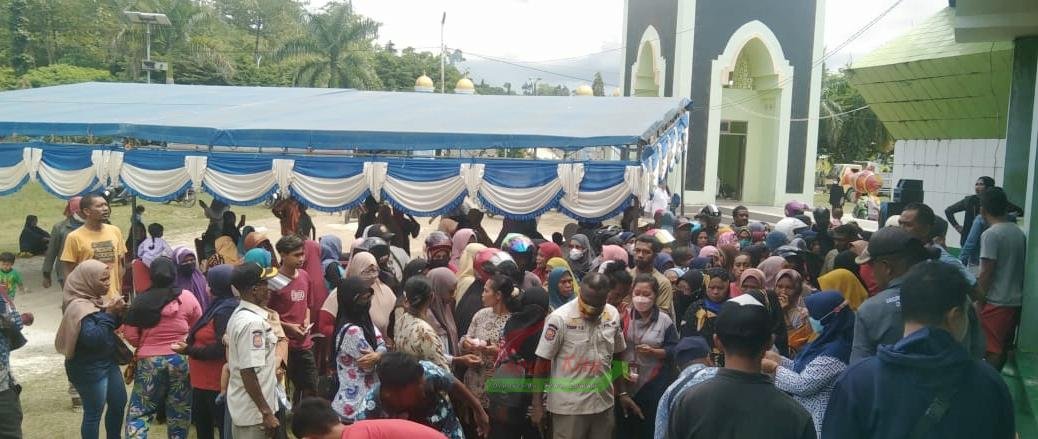 Pasar murah di Kota Waisai, Raja Ampat. Wabup Orideko berharap kegiatan ini berkesan dan terasa manfaatnya.
