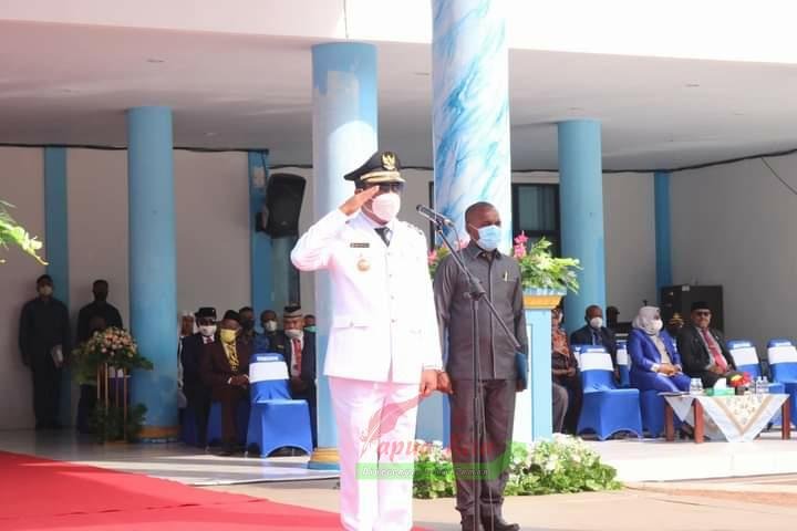 Bupati Abdul Faris Umlati saat menjadi Irup Upacara Perayaan HUT ke 19 Kabupaten Raja Ampat