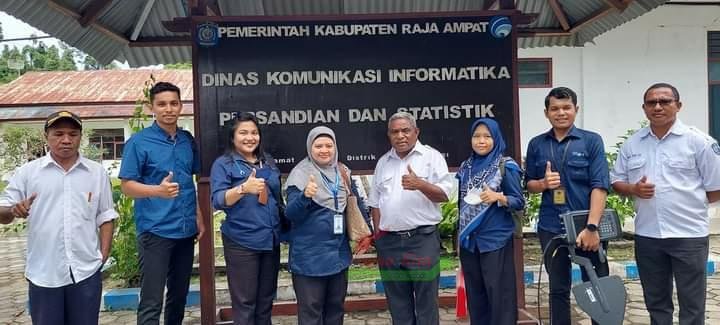 Diskominfo Perstatik Kabupaten Raja Ampat menerima kunjungan Tim Loka SFR Manokwari