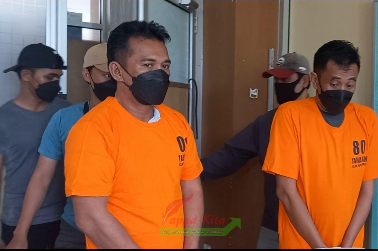 Dua warga Makassar ditangkap oleh Ditresnarkoba Polda Pabar karena terbukti menjadi kurir dan pengedar sabu lintas provinsi