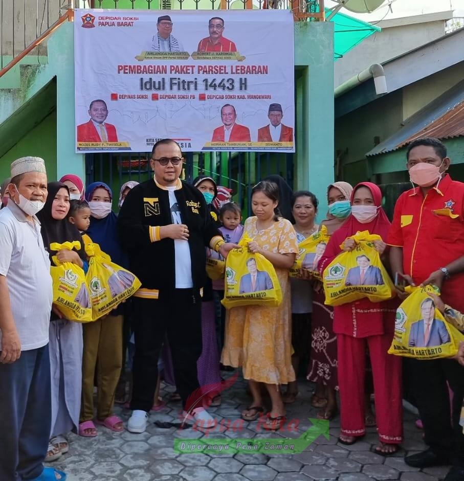 Pembagian parsel lebaran