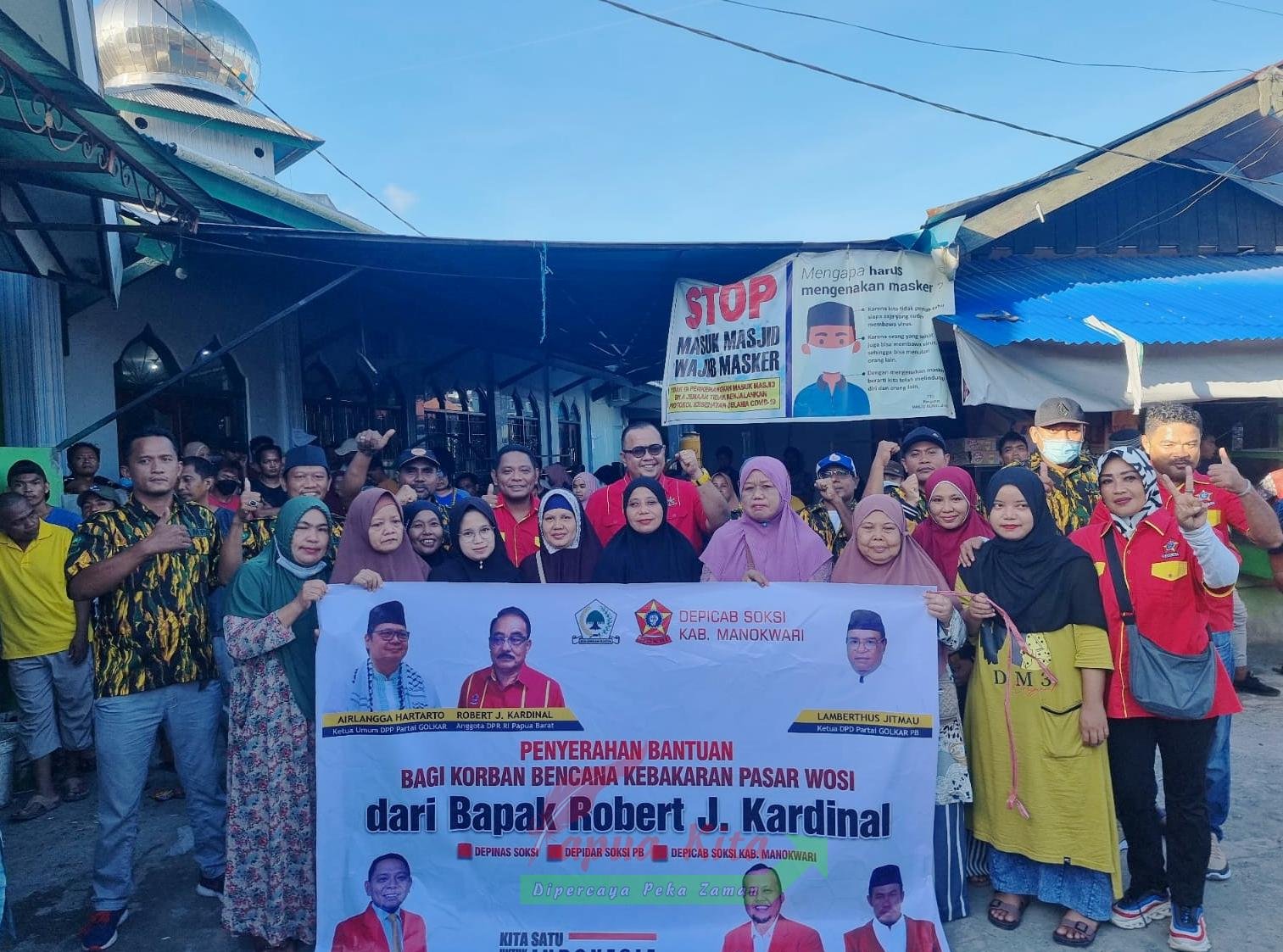 Pengurus SOKSI salurkan bantuan beras kepada korban kebakaran Pasar Wosi