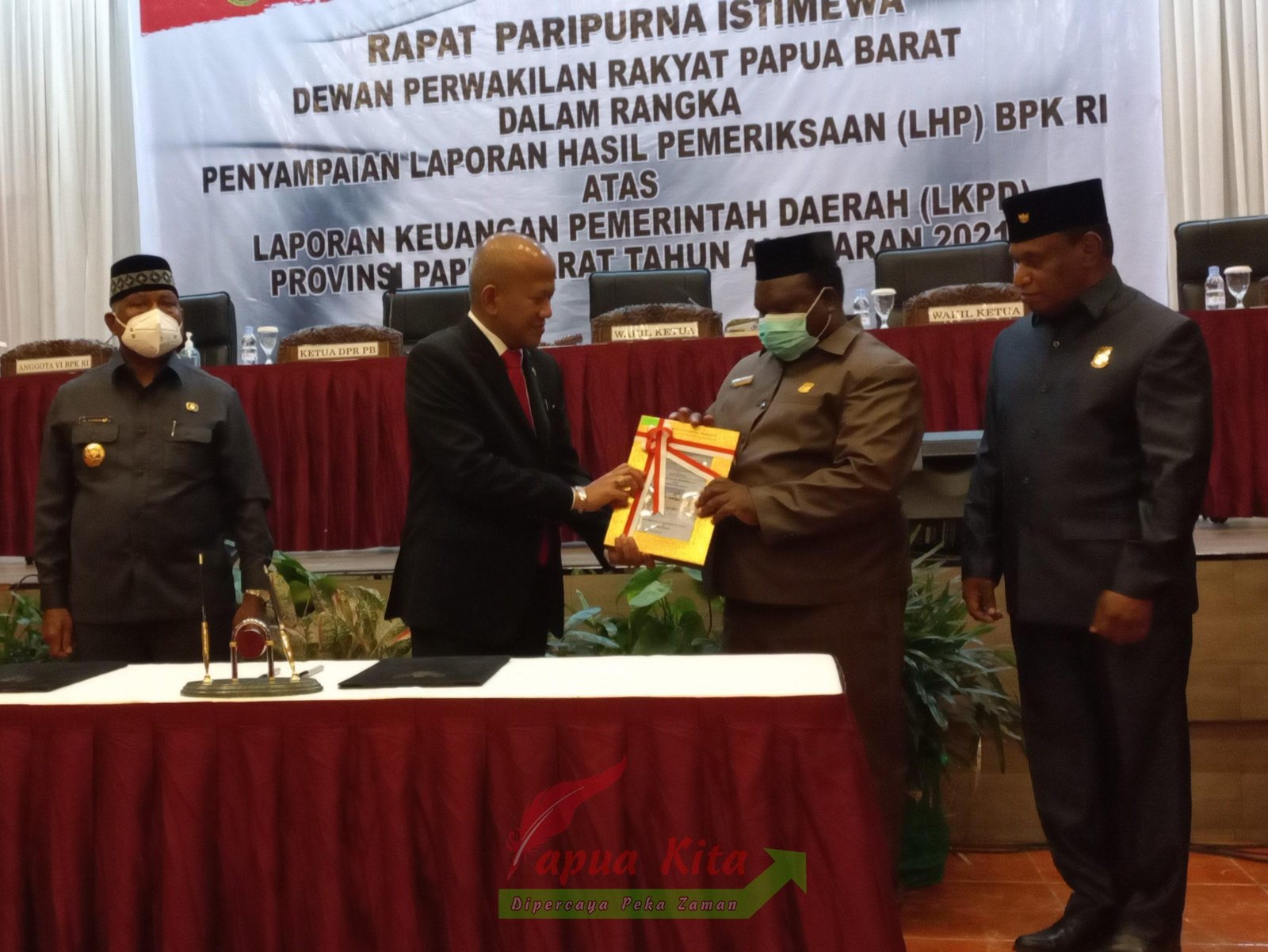 Penyerahan LHP BPK RI terhadap LKPD Tahun 2021 Pemprov Papua Barat