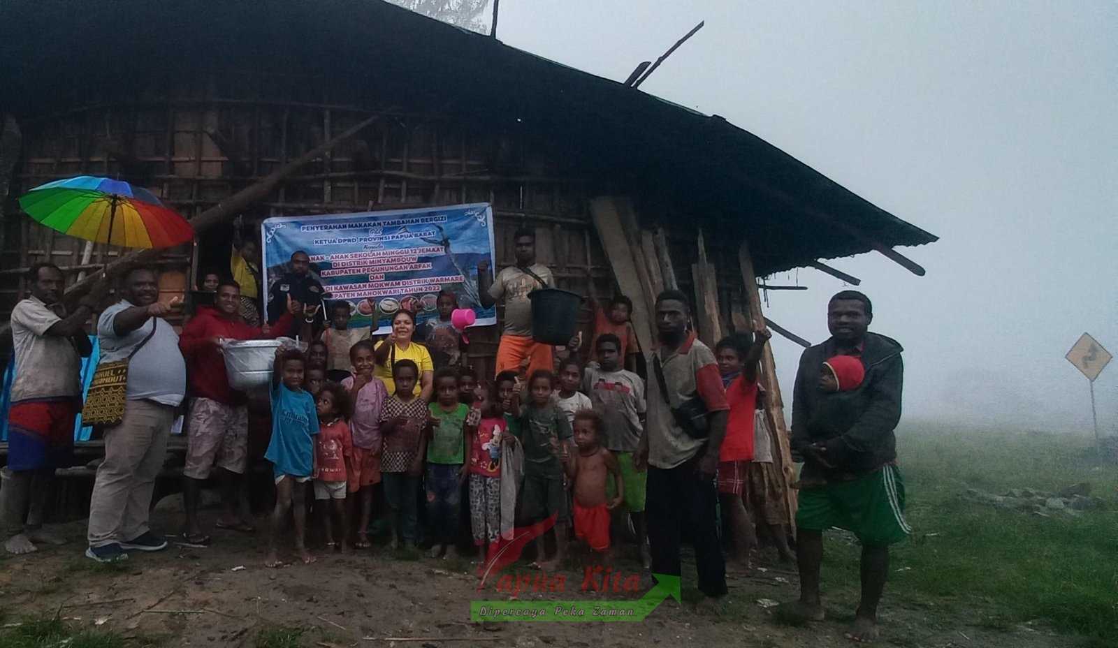 Penyaluran makanan tambahan gizi di Kampung Maibriy, Distrik Warmare, Kabupaten Manokwari