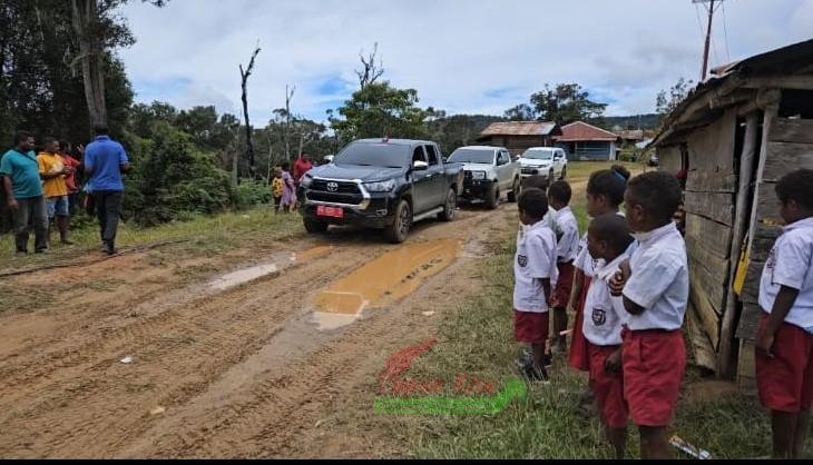 Jalan di Kampung Smainggei Kunjungan Komisi I DPR Papua Barat di Kampung Smainggei