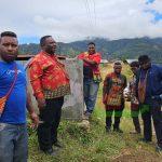 Ketua DPR Papua Barat Orgenes Wonggor bersama Komisi I melakukan kunjungan kerja di Distrik Minyambouw. Wonggor menyatakan sudah mengklarifikasi soal pemotongan dana kampung