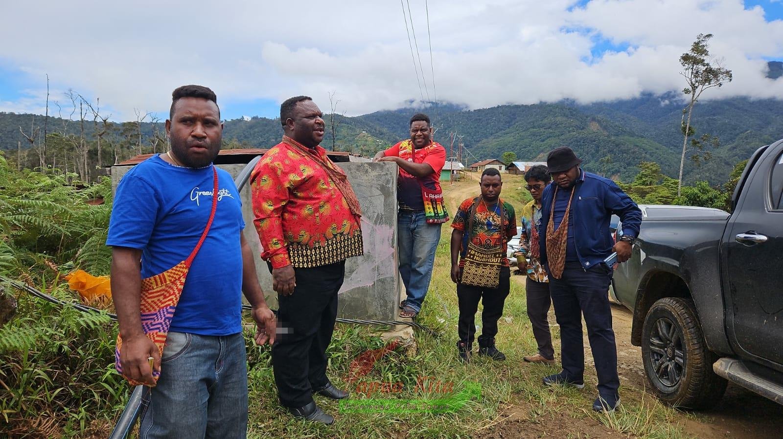 Ketua DPR Papua Barat Orgenes Wonggor bersama Komisi I melakukan kunjungan kerja di Distrik Minyambouw Ketua DPR Papua Barat Orgenes Wonggor bersama Komisi I melakukan kunjungan kerja di Distrik Minyambouw. Wonggor menyatakan sudah mengklarifikasi soal pemotongan dana kampung