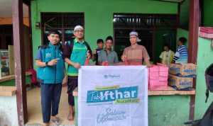 Pengurus Daerah Wahdah Islamiyah Papua Barat menebar ratusan paket ifthor berbuka puasa ke sejumlah tempat dan masjid di Kabupaten Manokwari (2)