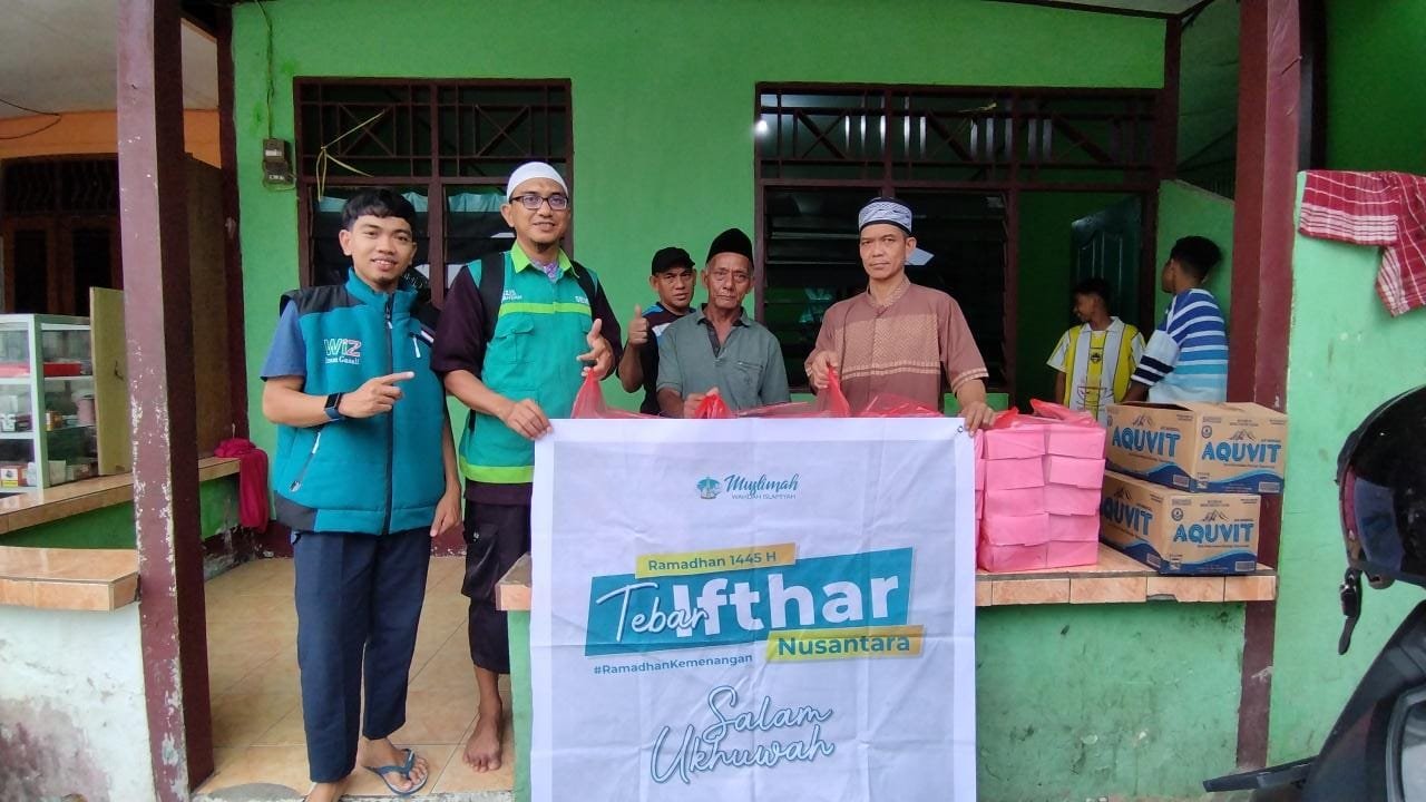 Pengurus Daerah Wahdah Islamiyah Papua Barat menebar ratusan paket ifthor berbuka puasa ke sejumlah tempat dan masjid di Kabupaten Manokwari (2)