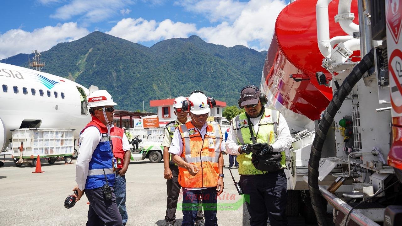 Pertamina Patra Niaga Region Papua Maluku memastikan stok avtur tetap aman hingga 30 hari ke depan Pertamina Patra Niaga Region Papua Maluku memastikan stok avtur tetap aman hingga 30 hari ke depan