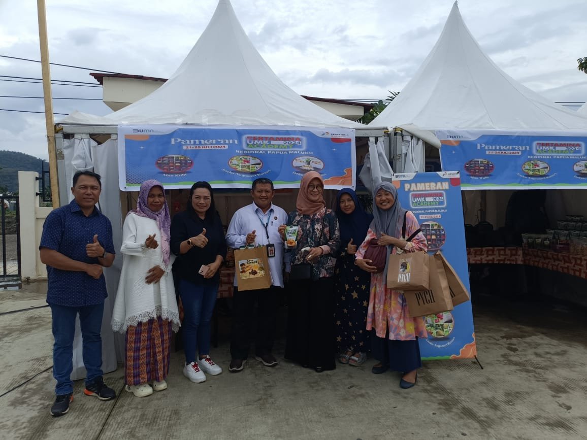 Mitra Binaan UMKM untuk mengikuti Pameran UMKM Se-Provinsi Papua dalam event Papua Youth Creative Hub (PYCH) Festival 2024 Mitra Binaan UMKM Pertamina Patra Niaga Regional Papua Maluku mengikuti Pameran UMKM Se-Provinsi Papua dalam event Papua Youth Creative Hub (PYCH) Festival 2024.