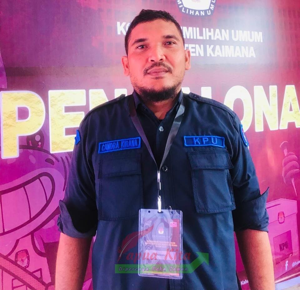 Ketua KPU Kaimana Candra Kirana saat memberikan keterangan pers terkait skorsing tahapan pendaftaran Ketua KPU Kaimana Candra Kirana saat memberikan keterangan pers terkait skorsing tahapan pendaftaran
