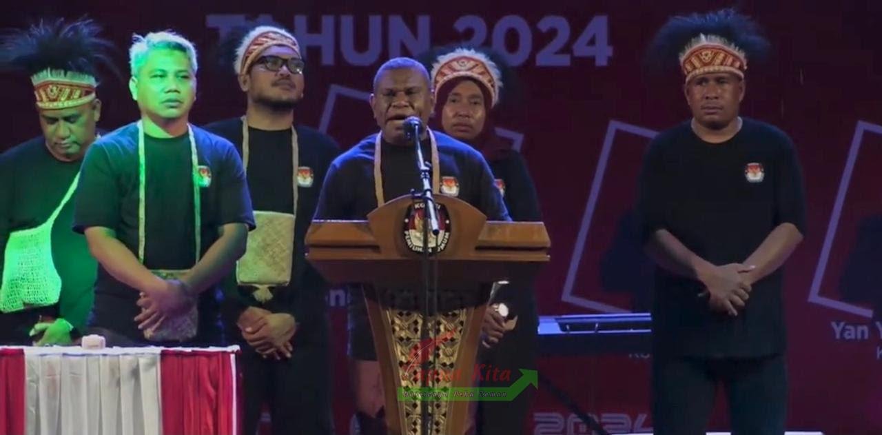 Ketua KPU Provinsi Papua Barat Paskalis Semunya saat memberikan sambutan pada lauching Pilkada Kabupaten Kaimana