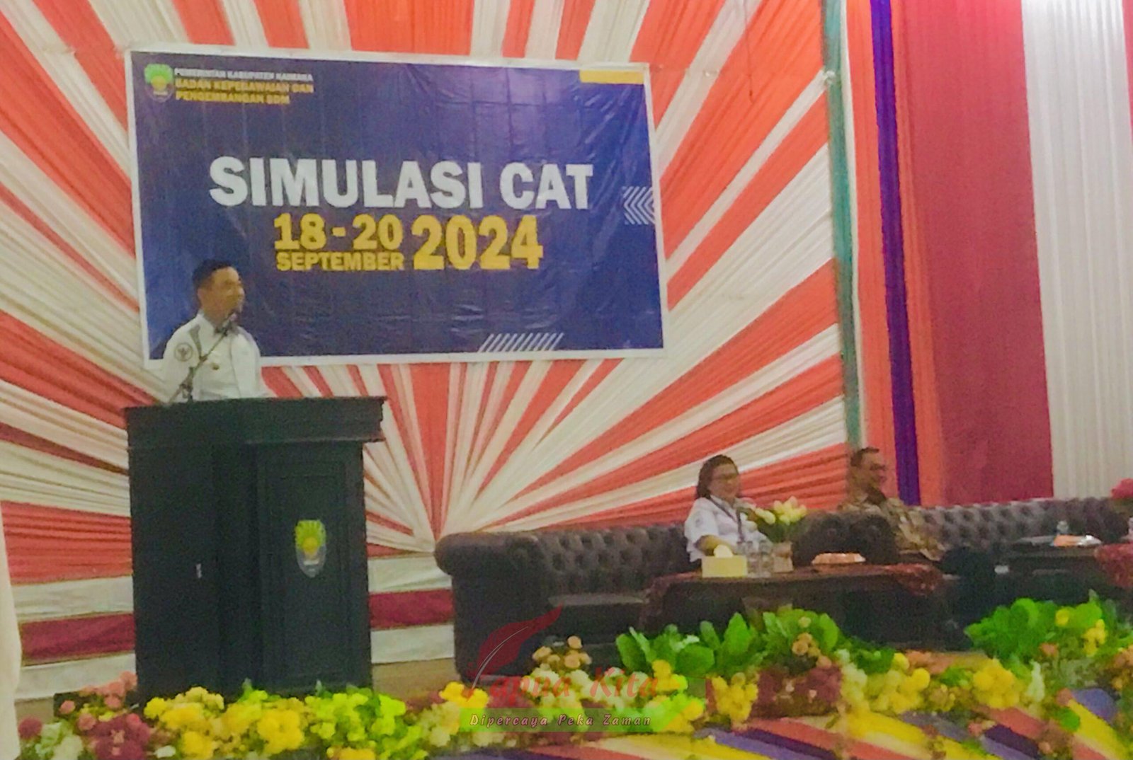 Bupati Freddy Thie saat memberikan sambutan pada kegiatan simulasi CAT seleksi CASN Bupati Freddy Thie saat memberikan sambutan pada kegiatan simulasi CAT seleksi CASN