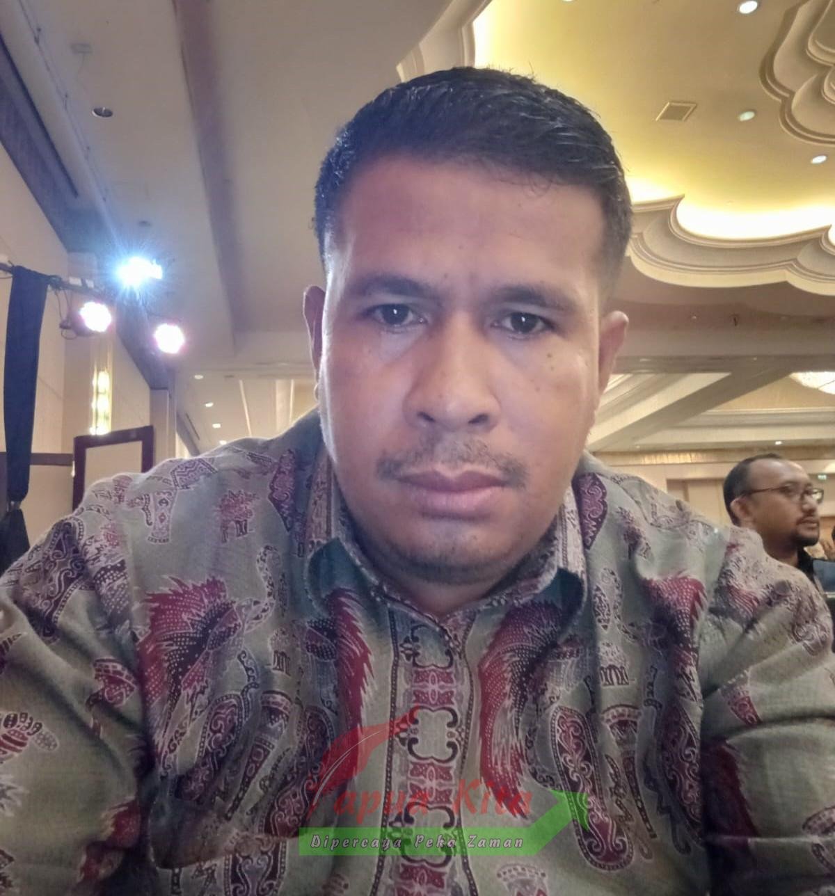 Caption Kepala Devisi Program dan Data KPU Kaimana, Yan Putranubun (1) Caption Kepala Devisi Program dan Data KPU Kaimana, Yan Putranubun (1)