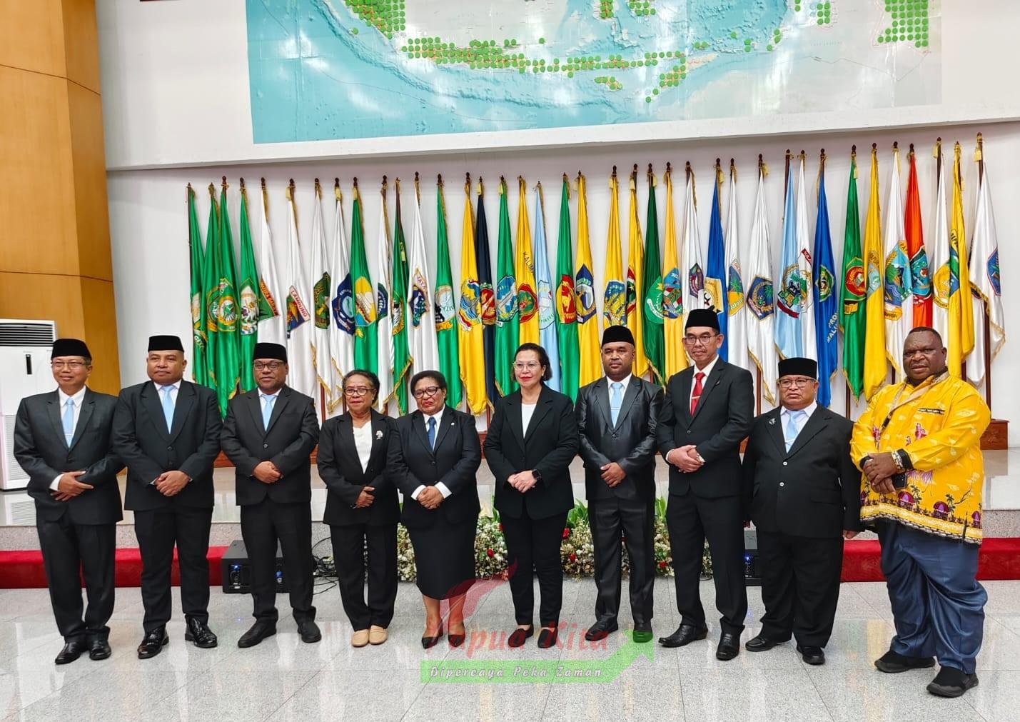 Ketua DPRPB Orgenes Wonggor (paling kiri) saat pose bersama Pansel calon anggota DPRPB Ketua DPRPB Orgenes Wonggor (paling kiri) saat pose bersama Pansel calon anggota DPRPB