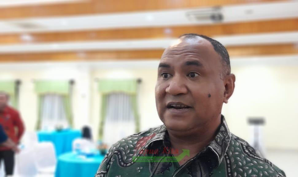 Koordinator Divisi Pencegahan, Partisipasi Masyarakat, dan Humas Bawaslu Papua Barat Menahen Julens Sabarofek Koordinator Divisi Pencegahan, Partisipasi Masyarakat, dan Humas Bawaslu Papua Barat Menahen Julens Sabarofek
