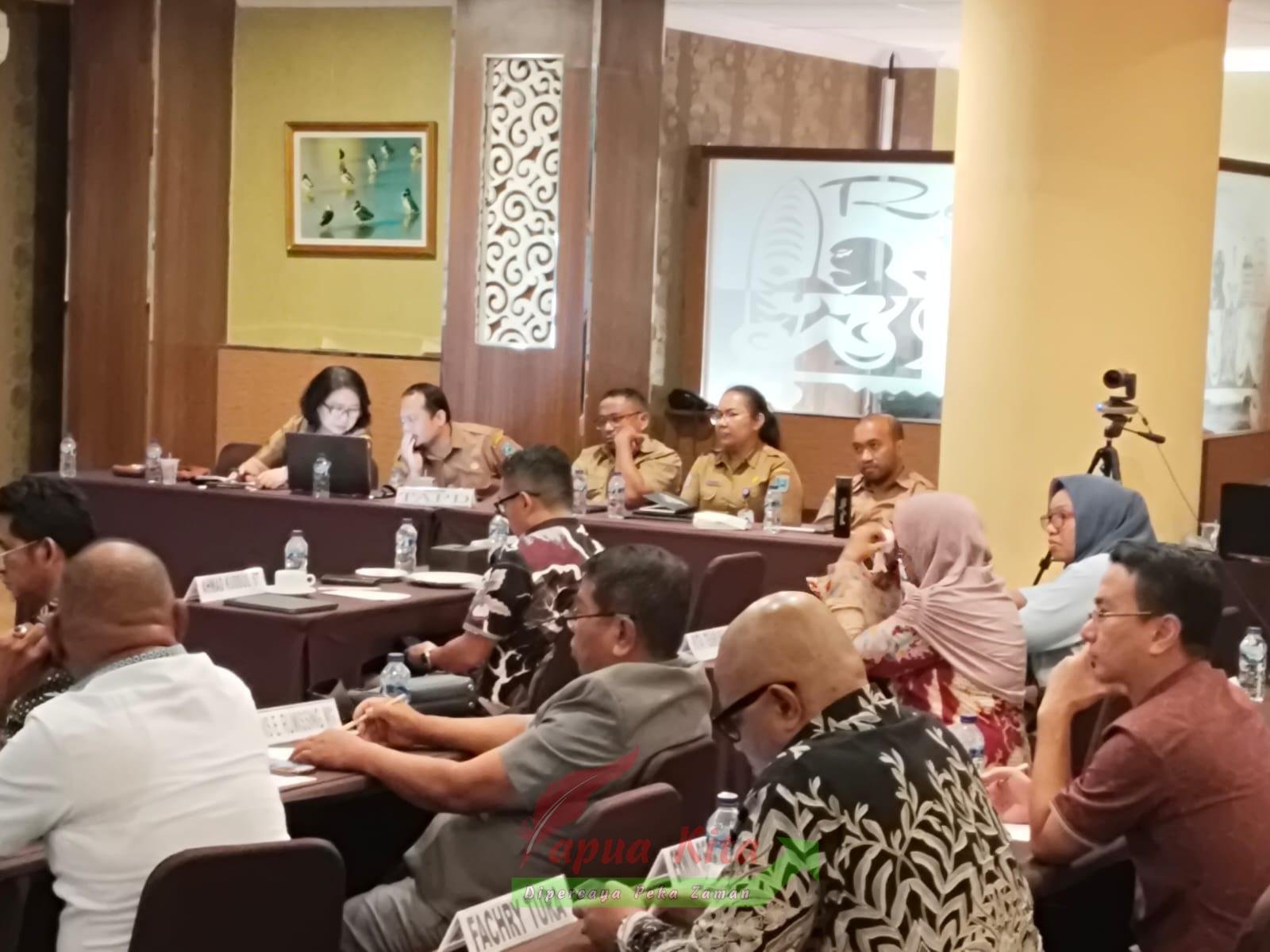 Rapat koordinasi DPR Papua Barat bersama TAPD Provinsi Papua Barat terkait penyusunan KUA dan PPAS dokumen RAPBD 2025 (2) Rapat koordinasi DPR Papua Barat bersama TAPD Provinsi Papua Barat terkait penyusunan KUA dan PPAS dokumen RAPBD 2025 (2)
