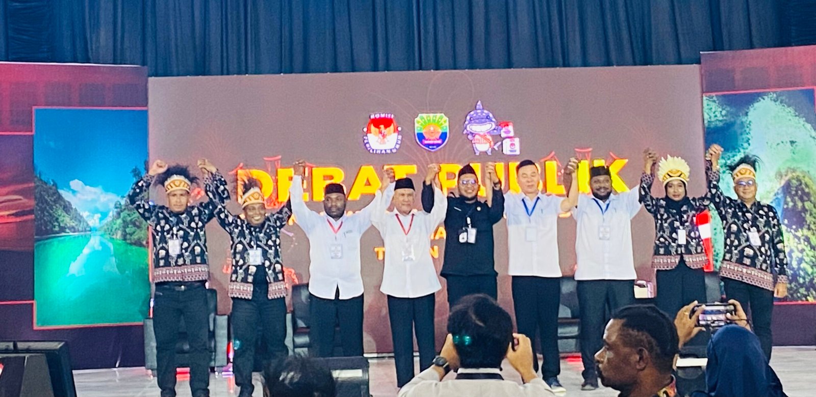 Debat Publik Pertama Calon Bupati dan Wakil Bupati Kaimana Debat Publik Pertama Calon Bupati dan Wakil Bupati Kaimana