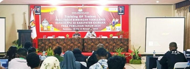 Ketua KPU Kaimana, Candra Kirana saat beri materi pada Bimtek PPD se Kaimana